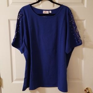 Lace sleeve T-shirt with faux pearls